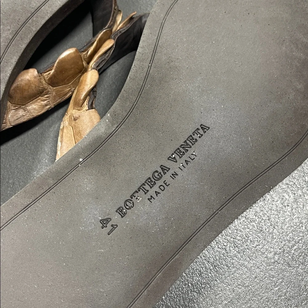 Bottega Veneta Men's Crocodile Alligator Brown Flip Flops Sandals Sz IT 41 US 8